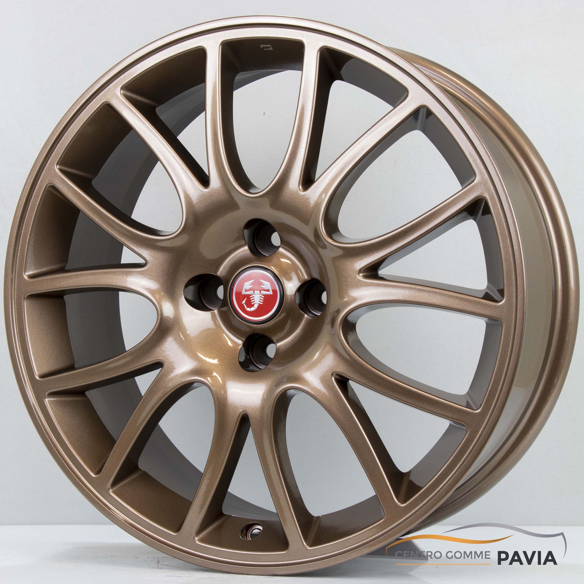 Cerchi in lega originali Fiat 695 Abarth Tributo Ferrari da 17 pollici, personalizzati in colorazione bronzo lucido. Compatibili anche con tutte le altre 500/595/695 Abarth. COD: 51886428