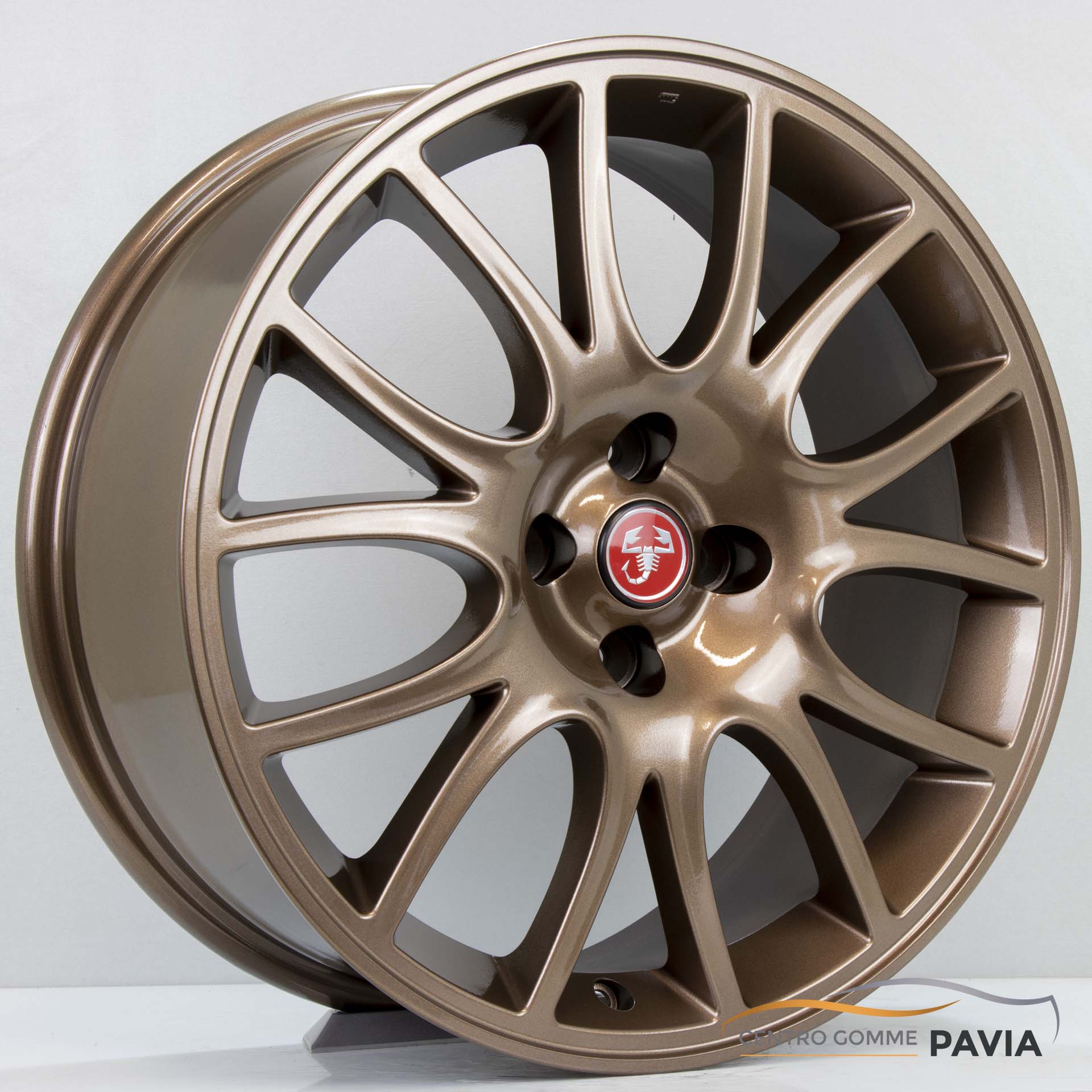 Cerchi in lega originali Fiat 695 Abarth Tributo Ferrari da 17 pollici, personalizzati in colorazione bronzo lucido. Compatibili anche con tutte le altre 500/595/695 Abarth. COD: 51886428
