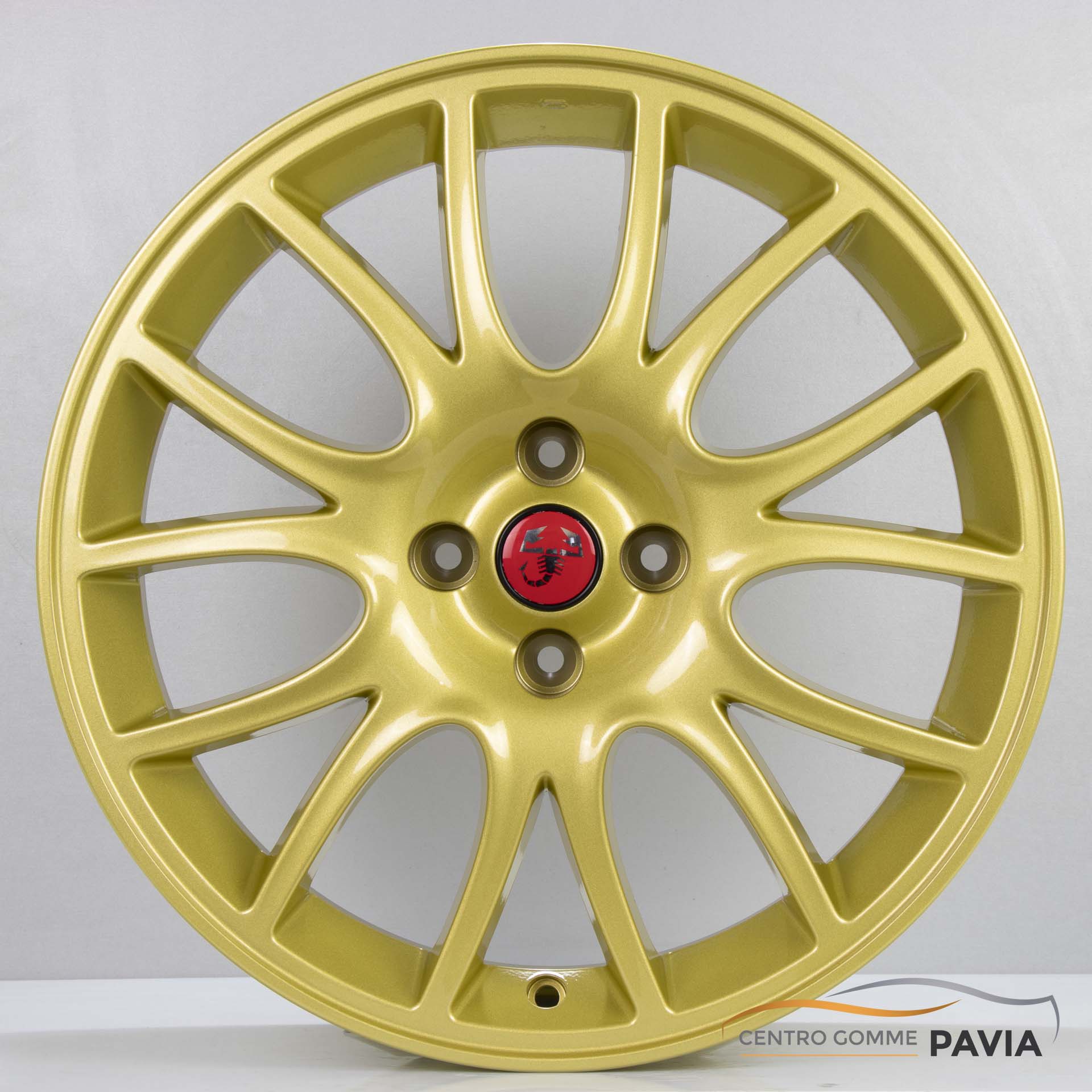 Cerchi in lega originali Fiat 695 Abarth Tributo Ferrari da 17 pollici, personalizzati in colorazione oro lucido. Compatibili anche con tutte le altre 500/595/695 Abarth. COD: 51886428