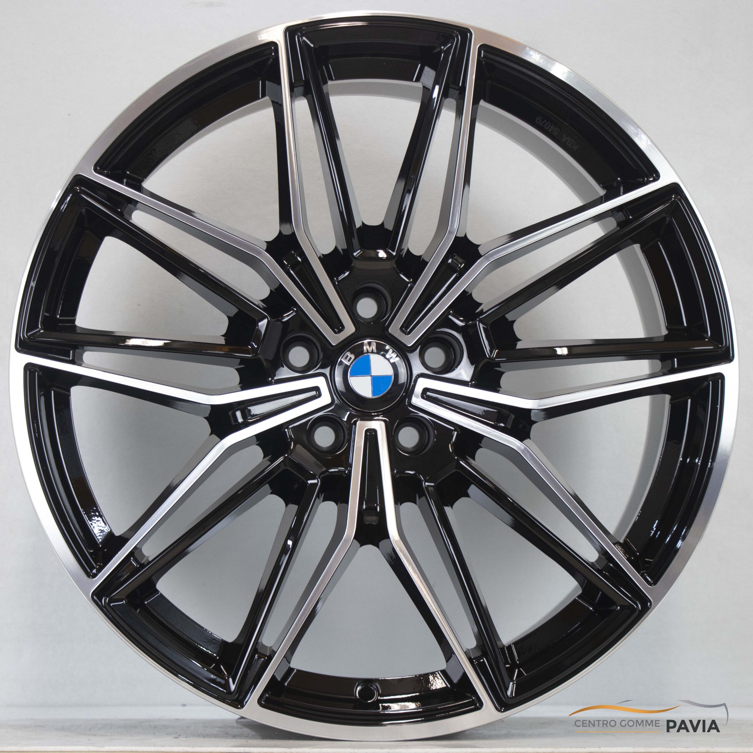 Cerchi in lega GMP SPECTER da 20" pollici differenziato dedicato a BMW.compatibili con: BMW serie 3 (G20 G21),Serie 4(G22) , Serie 5 (G30), BMW SERIE 6 , BMW SERIE 7, BMW SERIE 8, BMW X3 (G01), BMW X4 (G02), BMW I4, BMW I5, BMW IX3, BMW Z4.