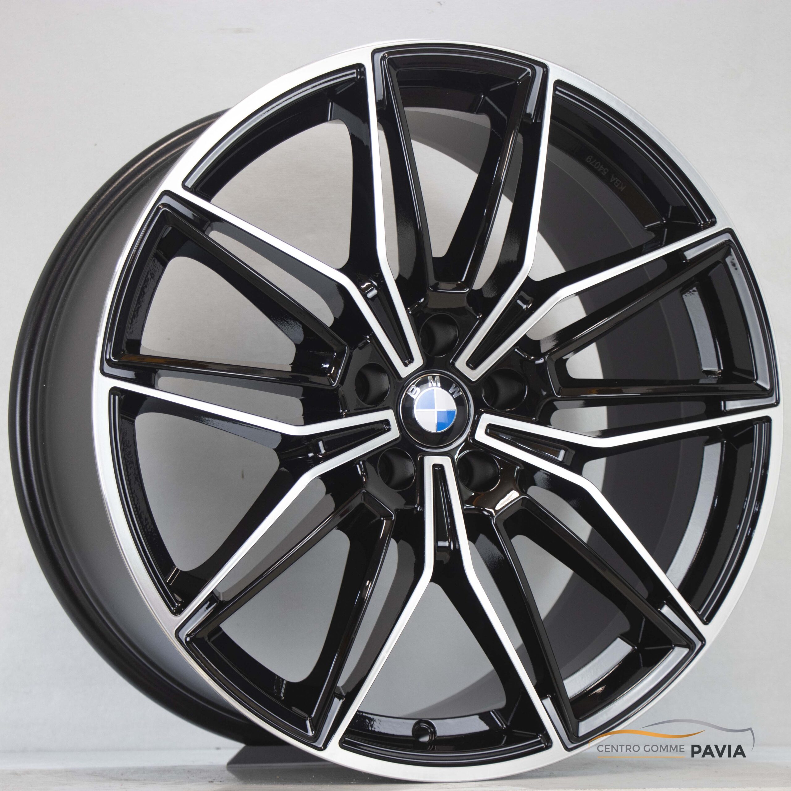 Cerchi in lega GMP SPECTER da 20" pollici differenziato dedicato a BMW.compatibili con: BMW serie 3 (G20 G21),Serie 4(G22) , Serie 5 (G30), BMW SERIE 6 , BMW SERIE 7, BMW SERIE 8, BMW X3 (G01), BMW X4 (G02), BMW I4, BMW I5, BMW IX3, BMW Z4.