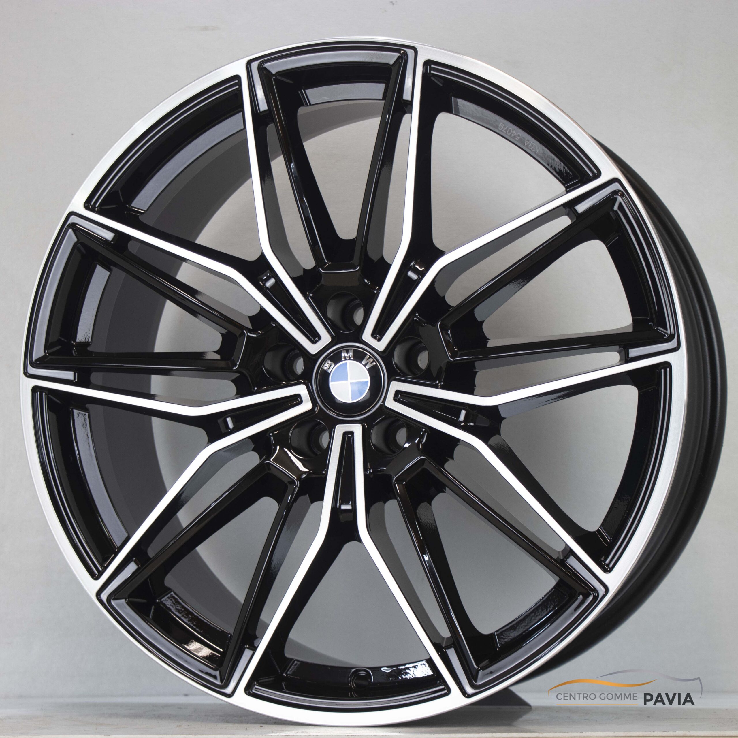 Cerchi in lega GMP SPECTER da 20" pollici differenziato dedicato a BMW.compatibili con: BMW serie 3 (G20 G21),Serie 4(G22) , Serie 5 (G30), BMW SERIE 6 , BMW SERIE 7, BMW SERIE 8, BMW X3 (G01), BMW X4 (G02), BMW I4, BMW I5, BMW IX3, BMW Z4.