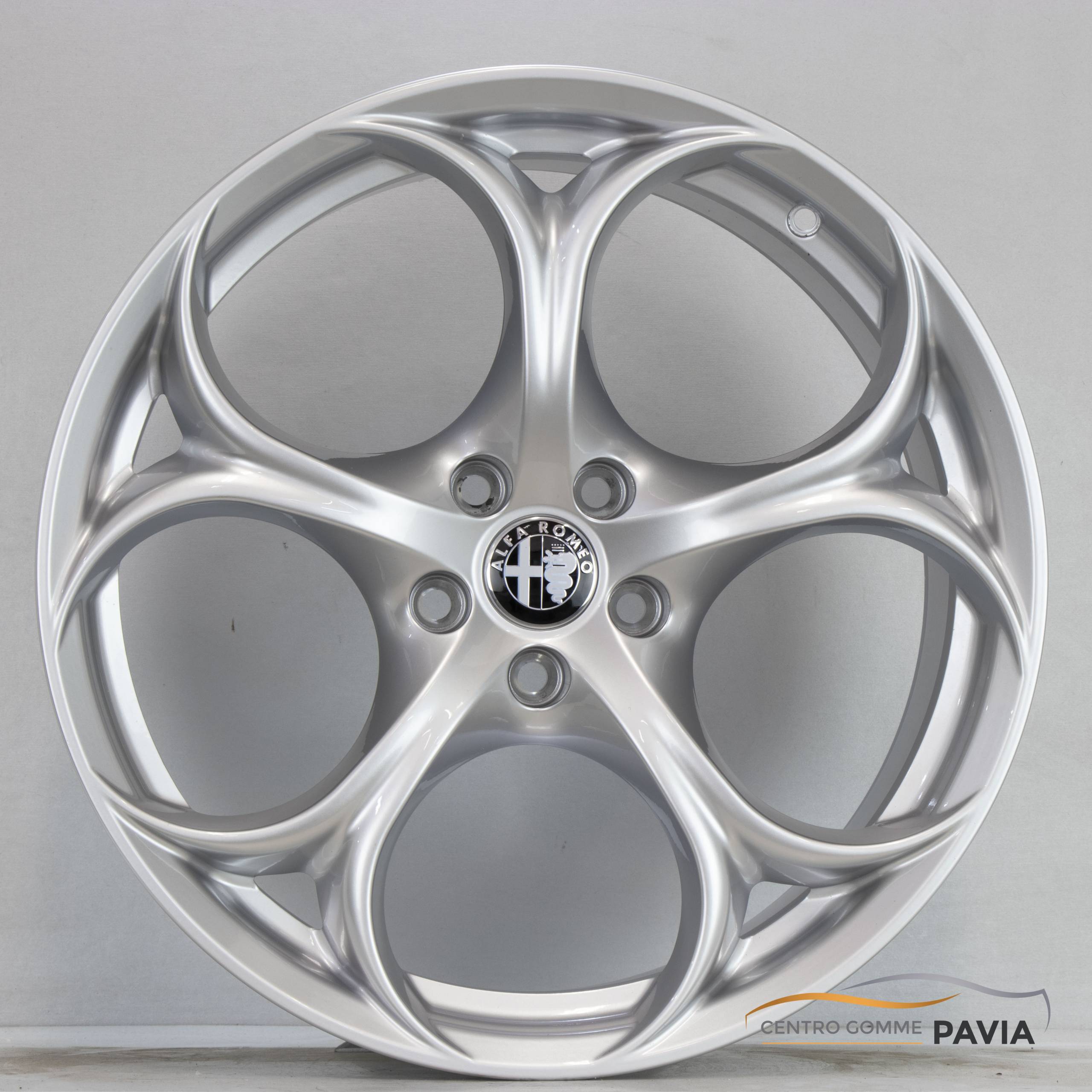 Cerchi in lega DA 19 ORIGINALI ALFA ROMEO GIULIA VELOCE differenziati COD ANT: 156119164 COD POST: 156131644.
