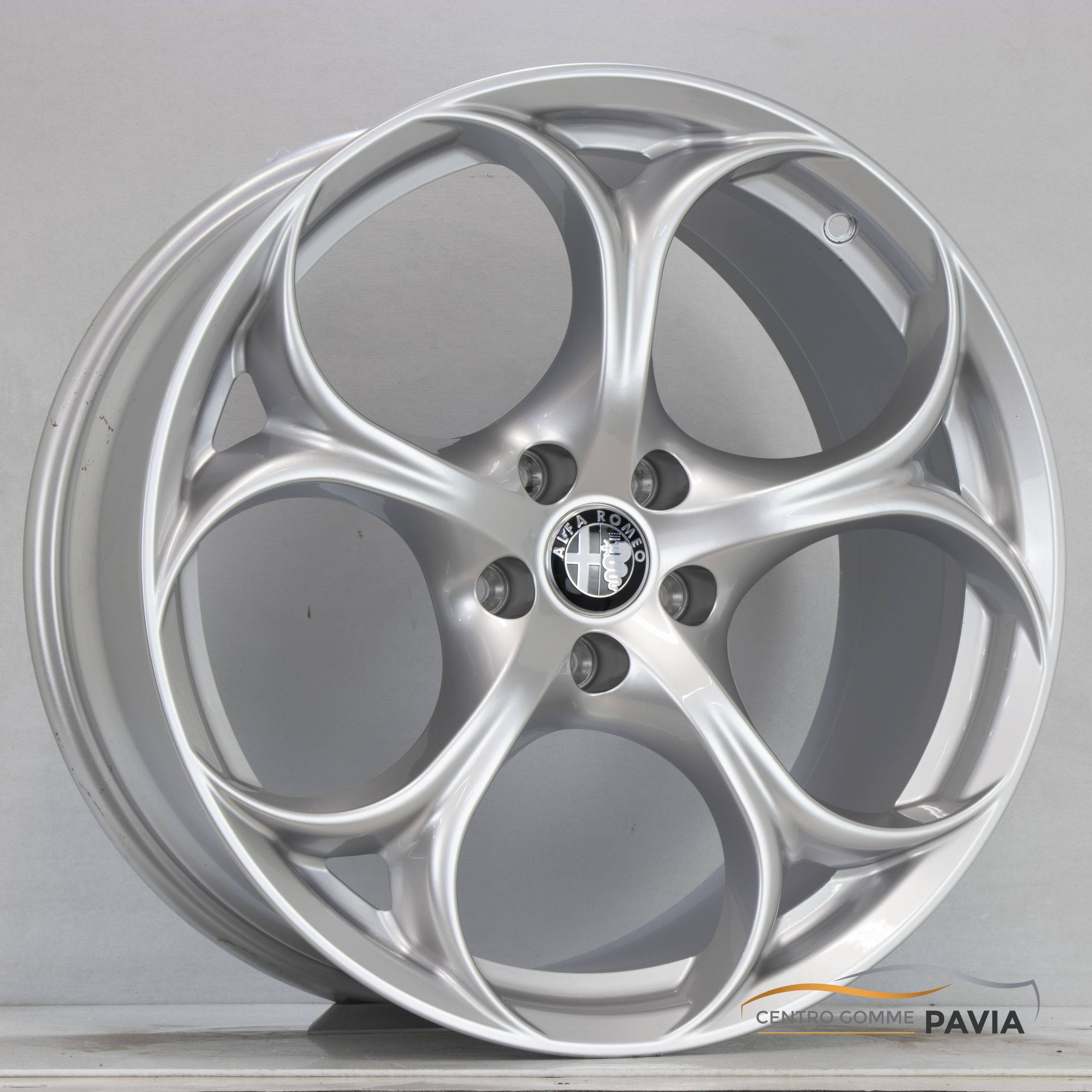 Cerchi in lega DA 19 ORIGINALI ALFA ROMEO GIULIA VELOCE differenziati COD ANT: 156119164 COD POST: 156131644.
