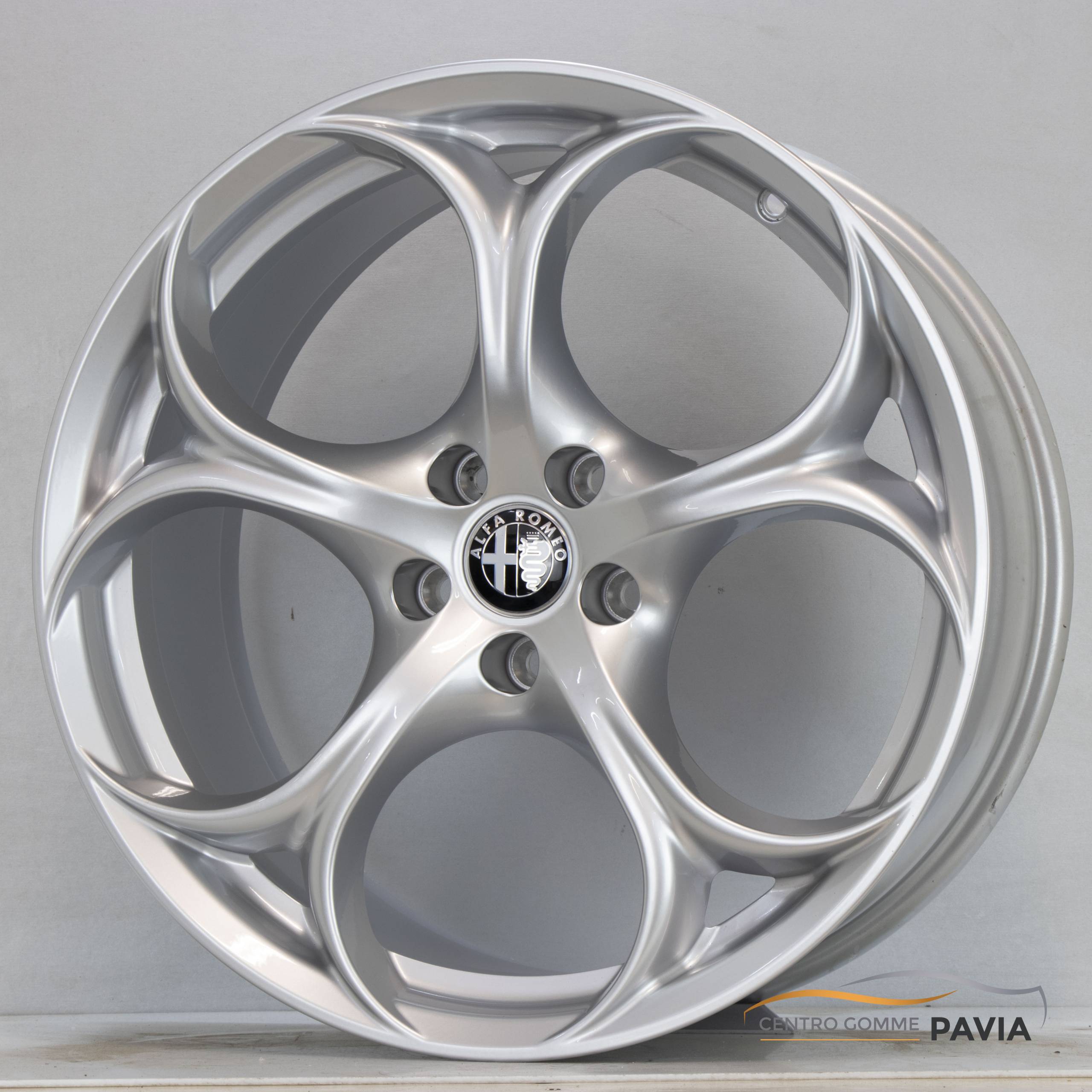 Cerchi in lega DA 19 ORIGINALI ALFA ROMEO GIULIA VELOCE differenziati COD ANT: 156119164 COD POST: 156131644.