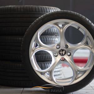 Cerchi in lega da 19 originali alfa romeo + Pneumatici Pirelli Pzero Pz4 RunFlat specifiche alfa romeo + Sensori TPMS Spedito assemblato ed equilibrato. cod: 156107474 156119164