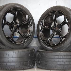 Cerchi originali Lamborghini Urus da 22 pollici e 285/40/22 325/35/22 Pirelli TrofeoR. CODICE: 4ML601025M 4ML601025L