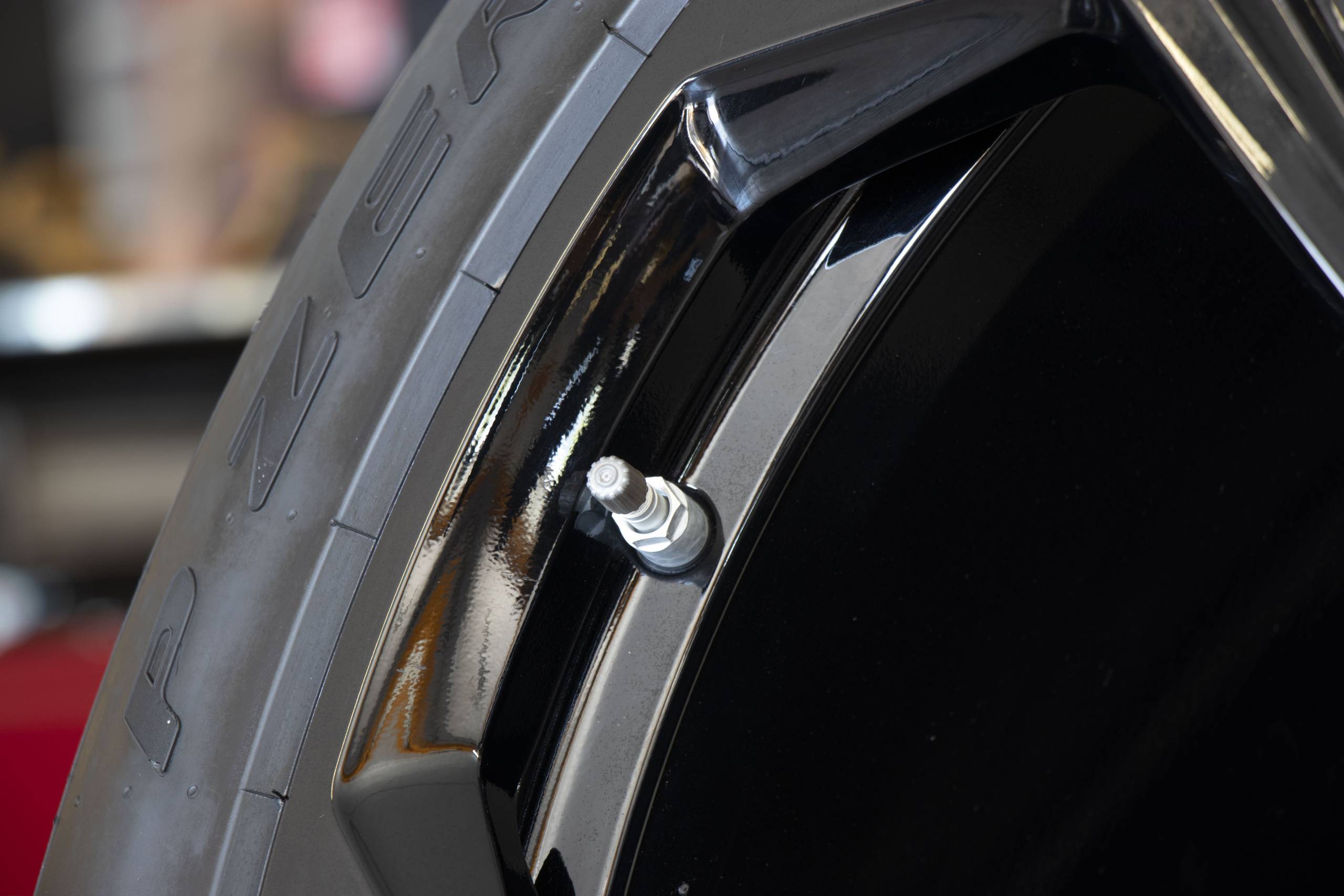 Cerchi originali Lamborghini Urus da 22 pollici e 285/40/22 325/35/22 Pirelli TrofeoR. CODICE: 4ML601025M 4ML601025L