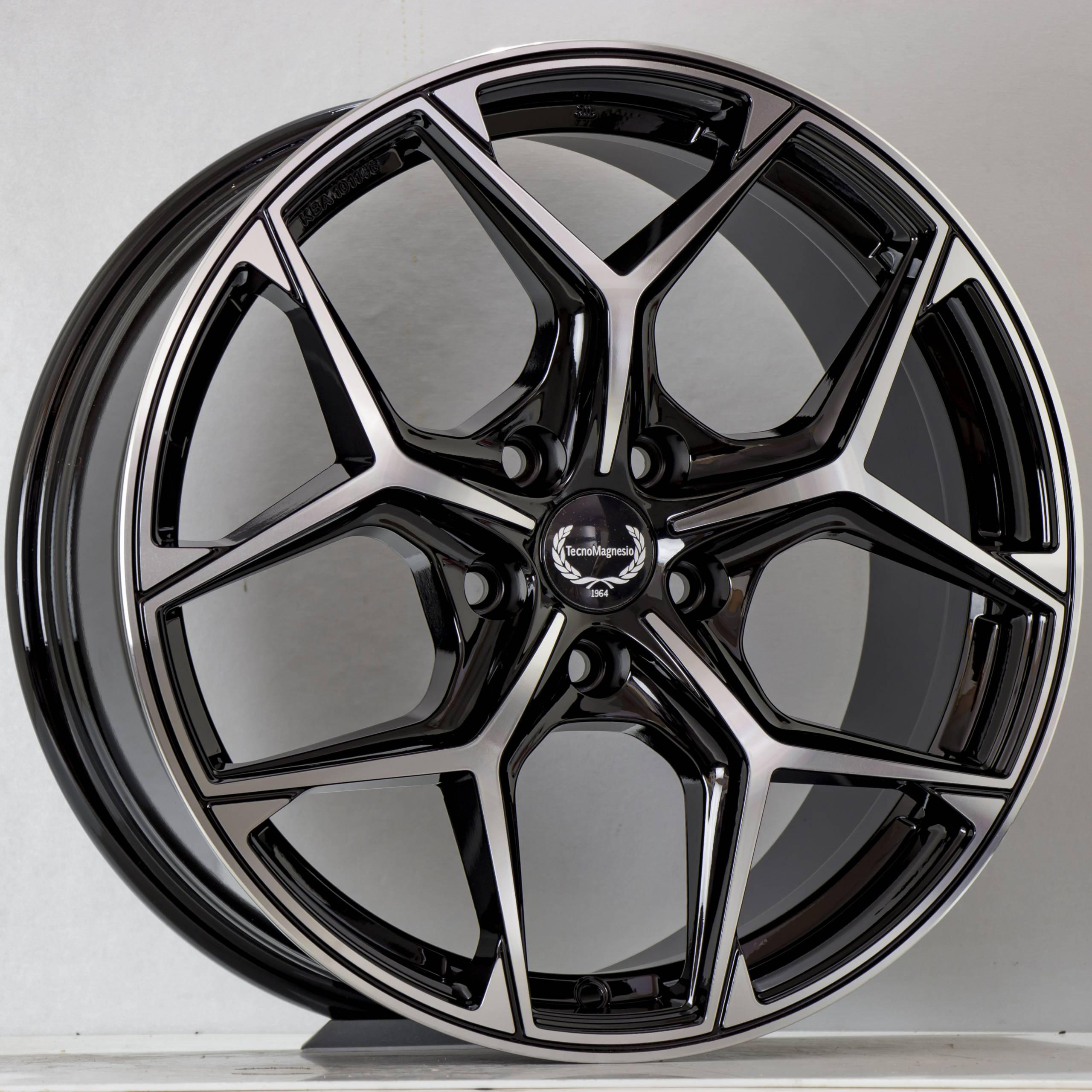 CERCHI IN LEGA TECNOMAGNESIO DA 18 AUDI A3 A4 Q2 Q3 SEAT SKODA VW GOLF T ROC