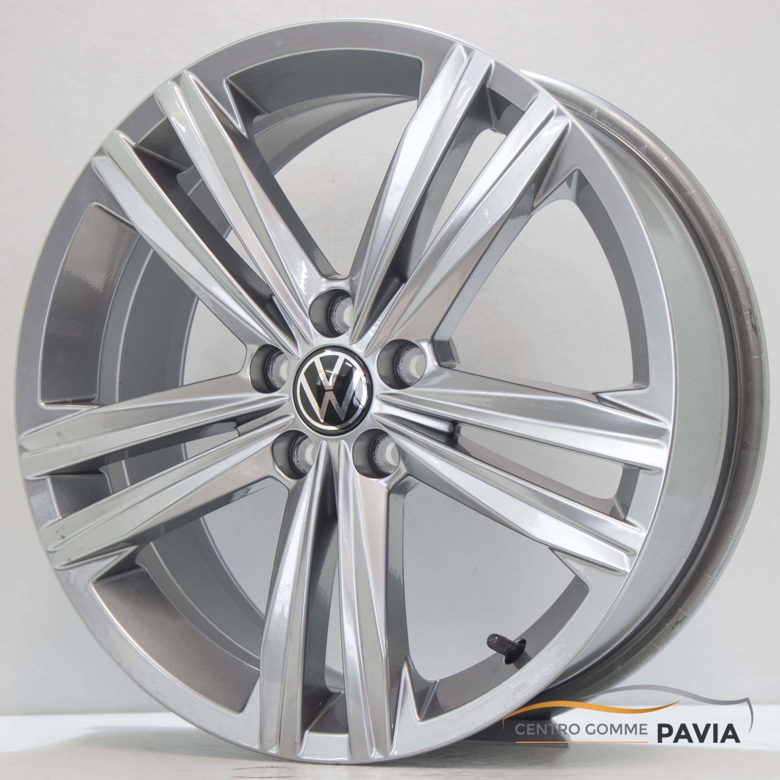 4x Cerchi in lega originali SEBRING VW T-Cross VW Taigo 17" cod. 2GM601025G 6,5x17 ET39 5x100 CB 57,1. SUPER PROMO FINO AD ESAURIMENTO SCORTE.