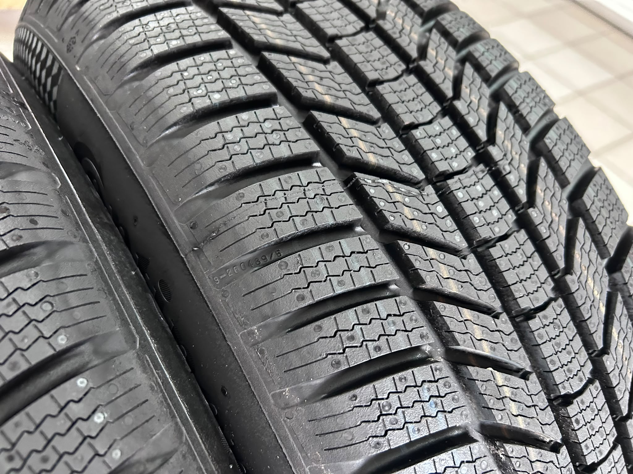 cerchi in lega originali VW T-Roc 17 2GA601025M pneumatici Continental