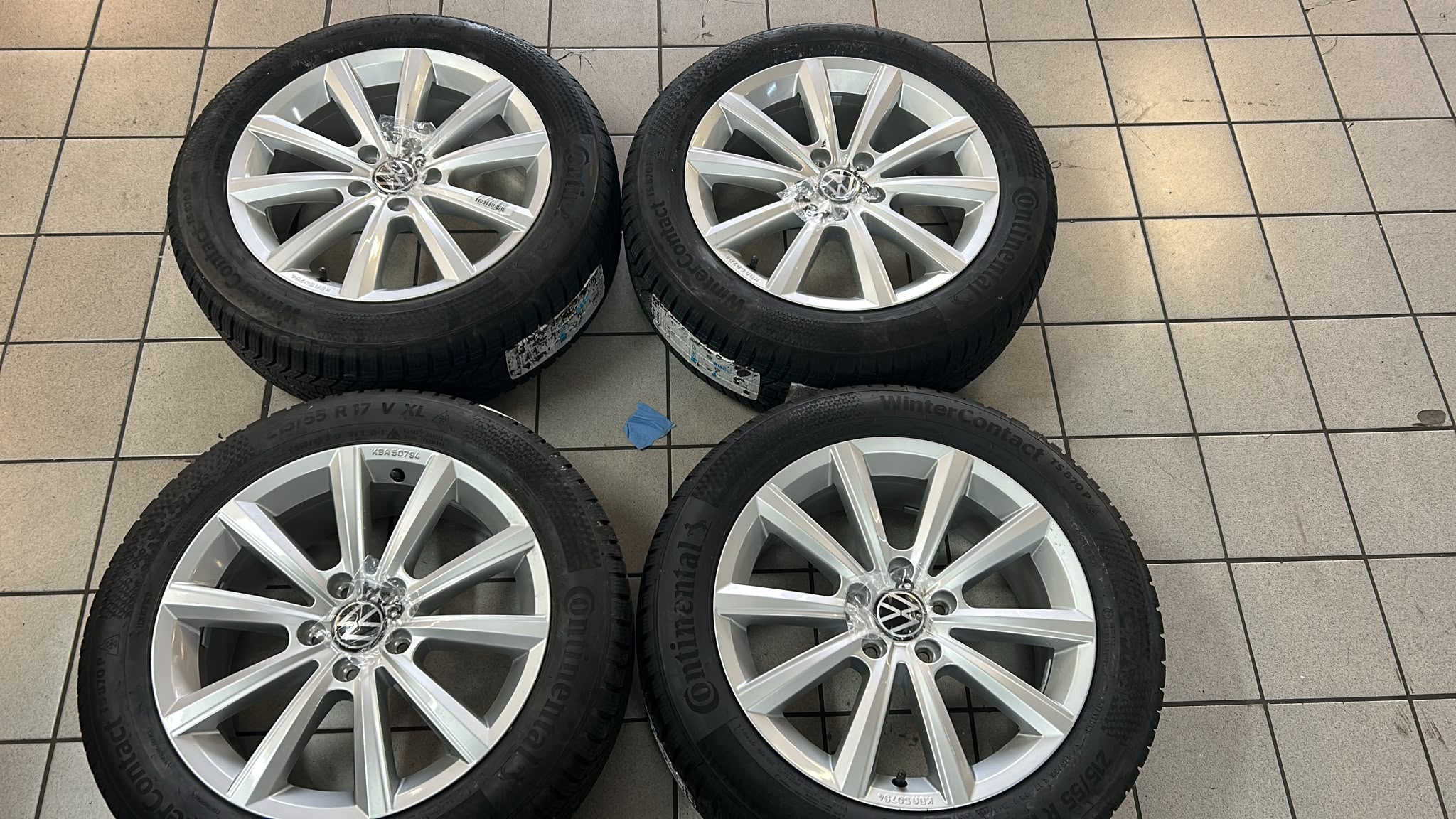 cerchi in lega originali VW T-Roc 17 2GA601025M pneumatici Continental