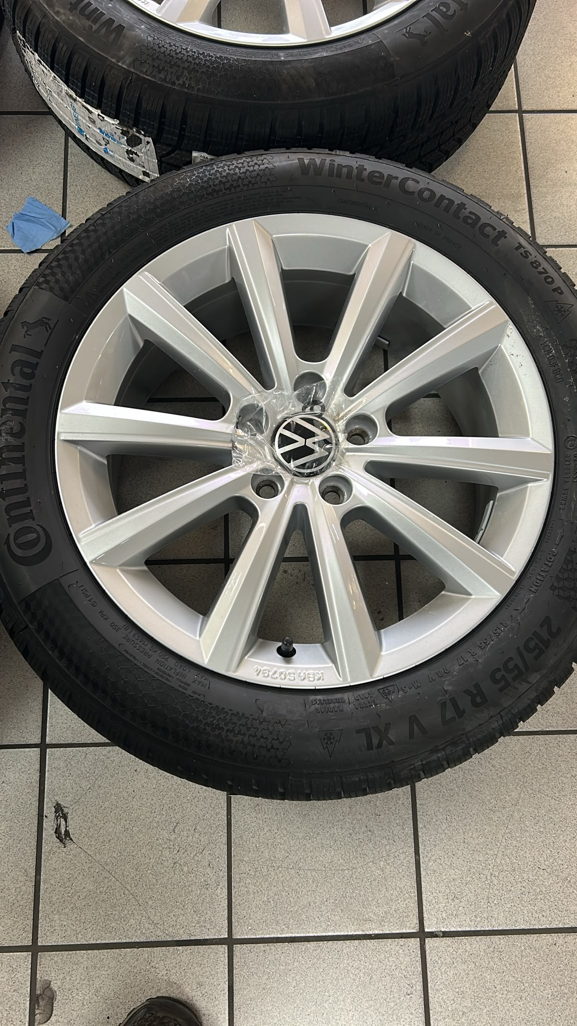 cerchi in lega originali VW T-Roc 17 2GA601025M pneumatici Continental