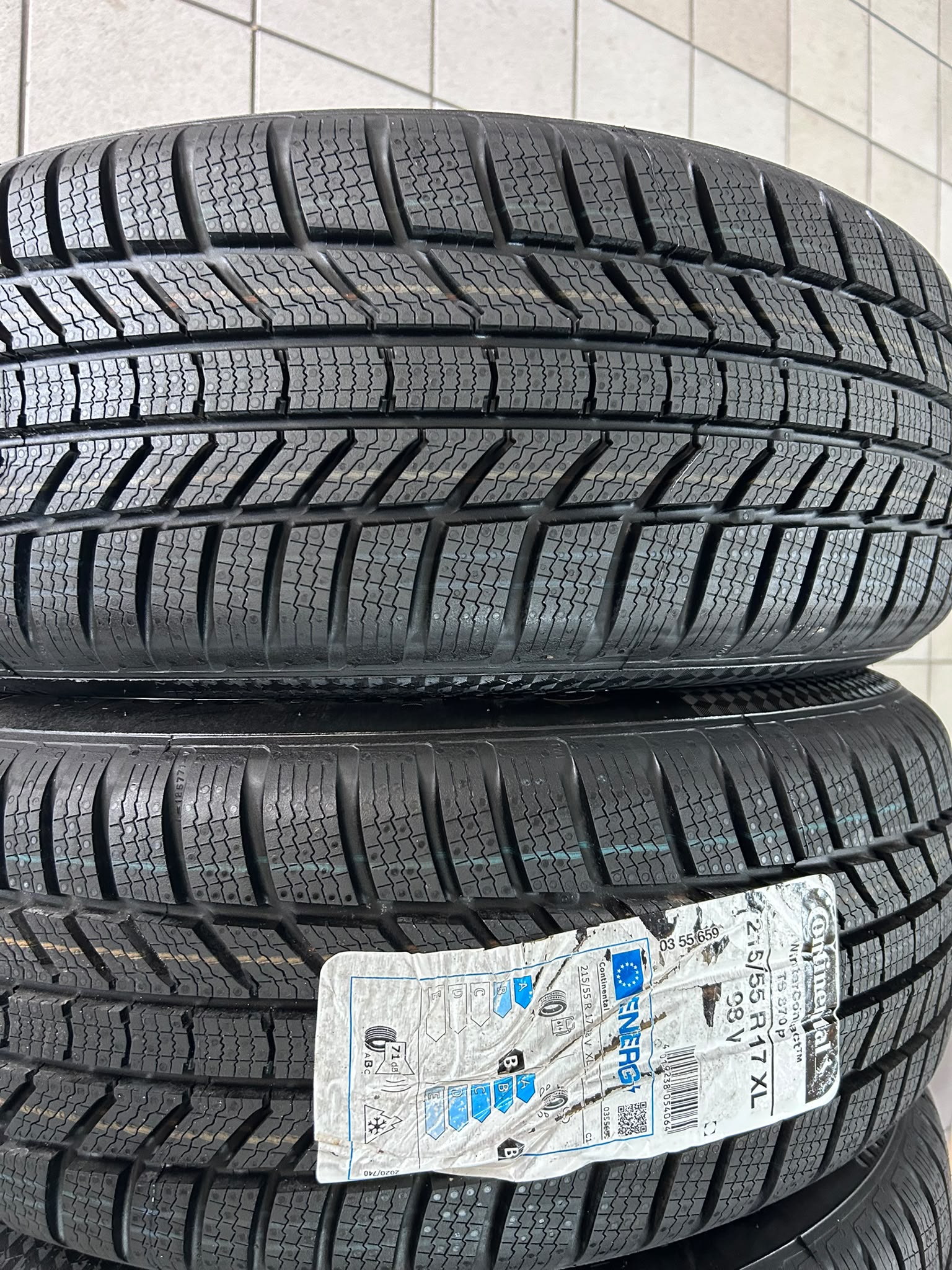 cerchi in lega originali VW T-Roc 17 2GA601025M pneumatici Continental