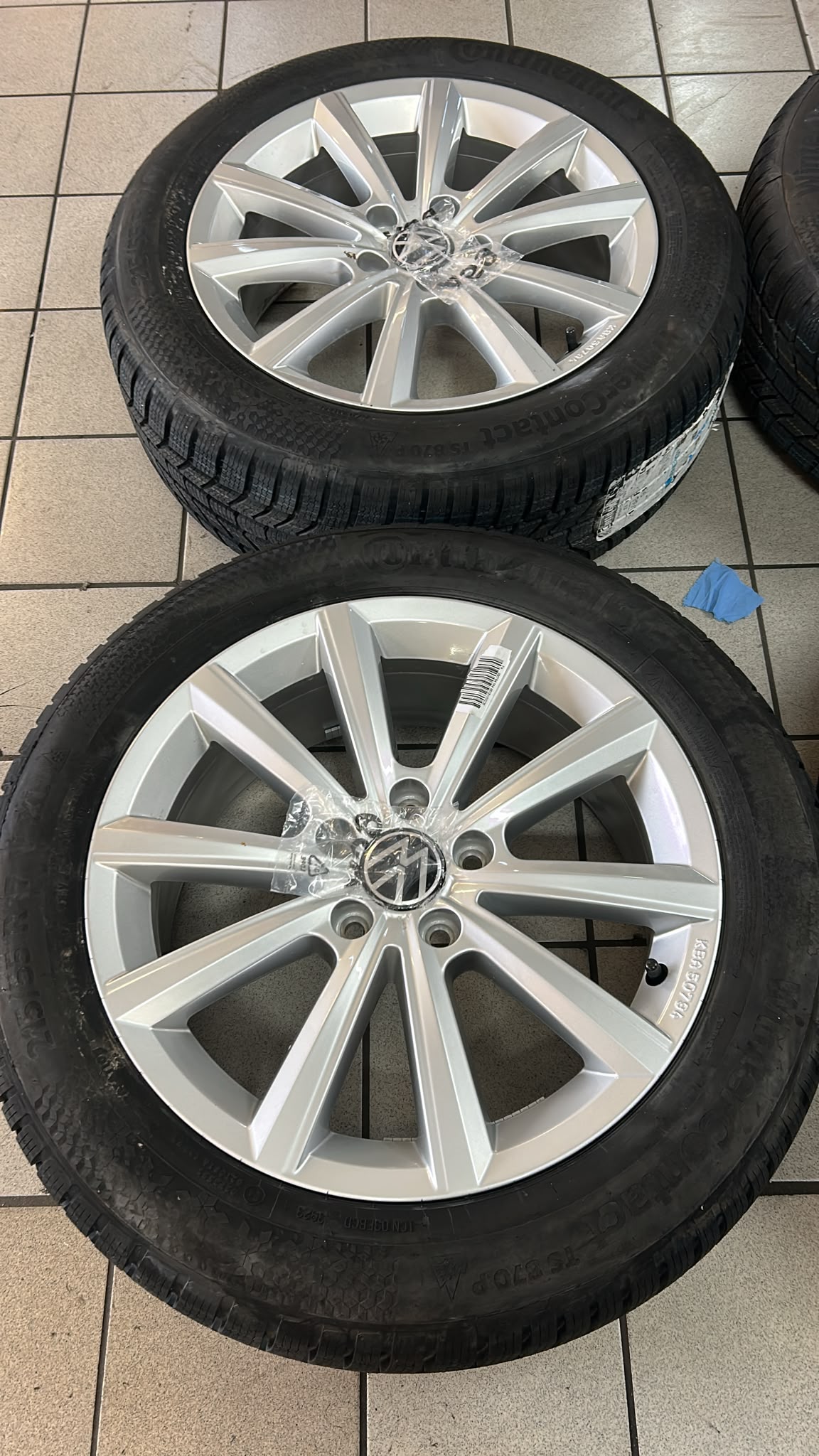 cerchi in lega originali VW T-Roc 17 2GA601025M pneumatici Continental