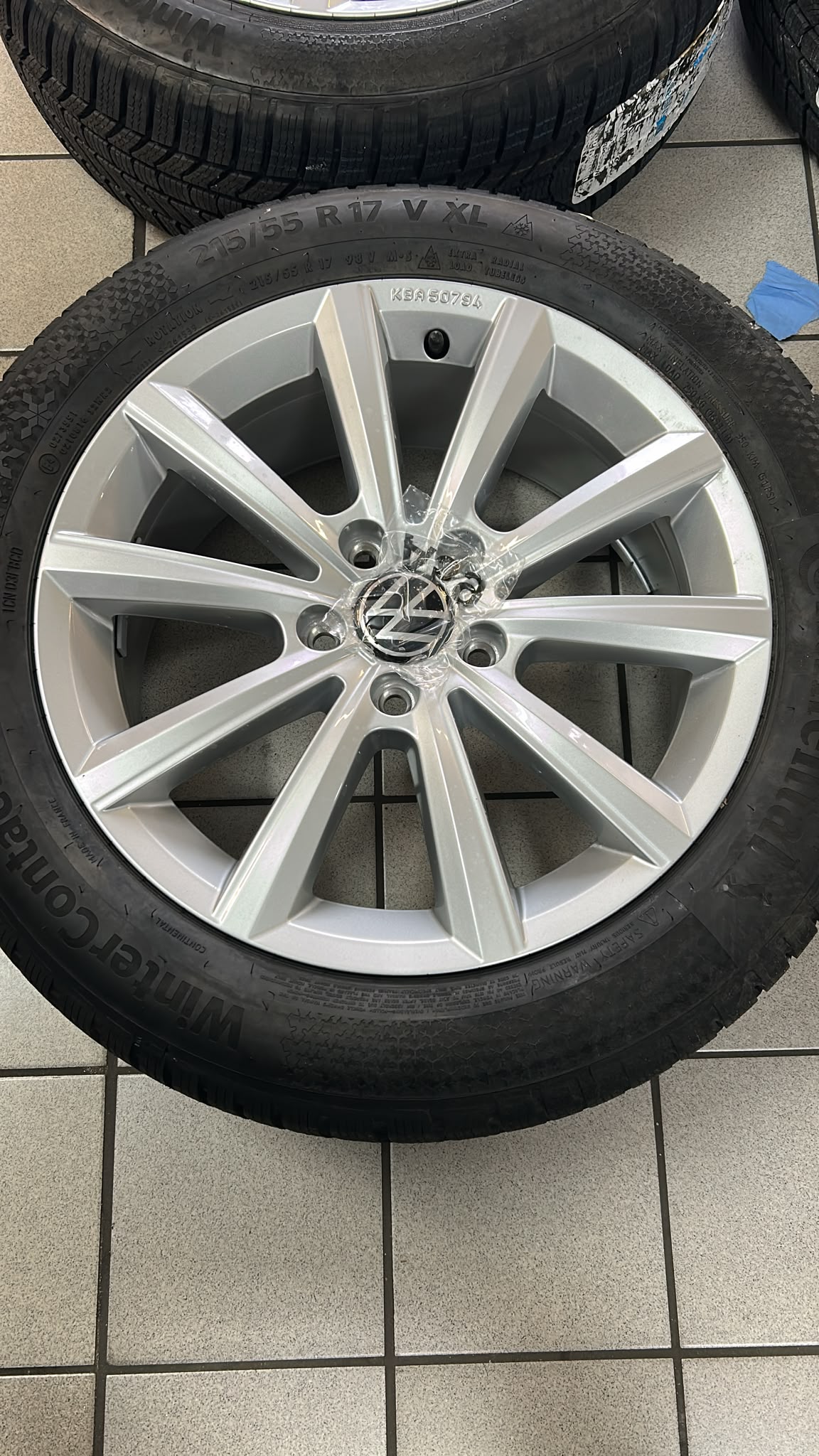 cerchi in lega originali VW T-Roc 17 2GA601025M pneumatici Continental